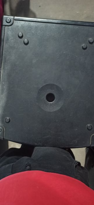 Vând carcasa subwoofer Behringer b1500d-pro