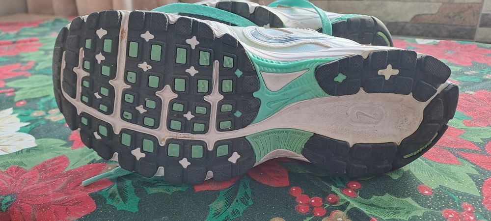 Маратонки NIKE 38,5номер