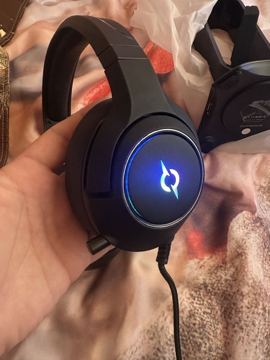 Vand casti cu fir gaming rgb aqyris vega aproape noi