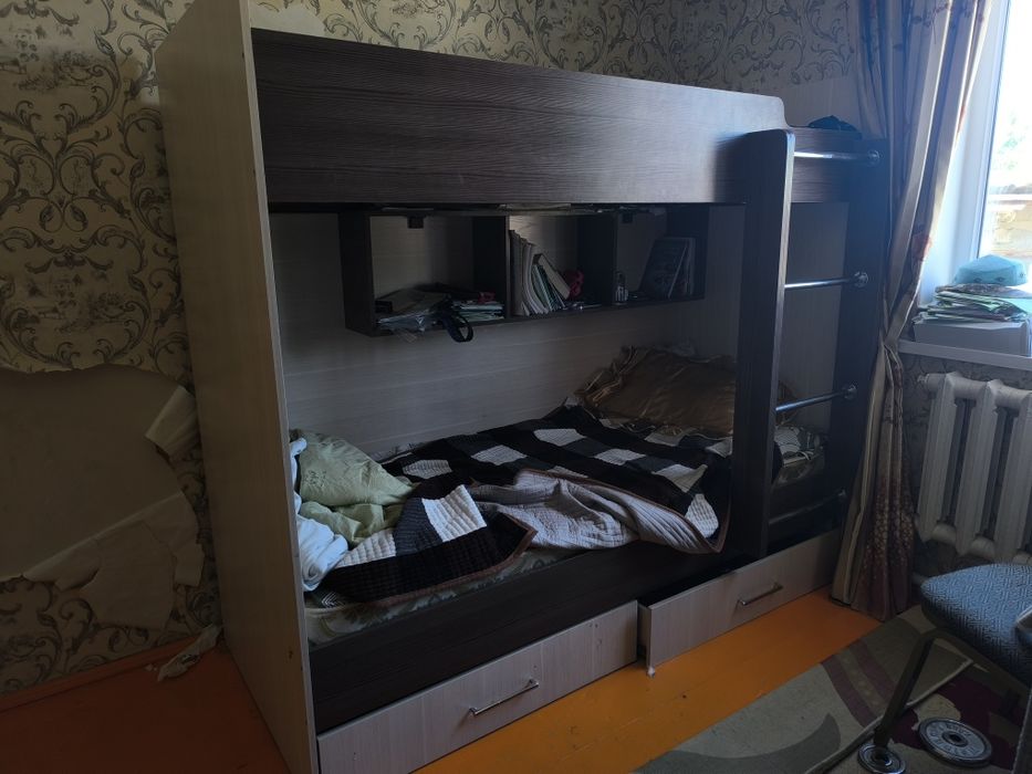 Продам двухъярусную кровать
