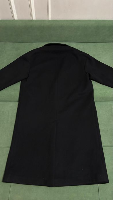 Пальто черное Zara