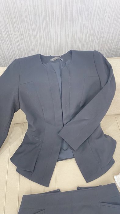 Продам женские офисные крстюмы