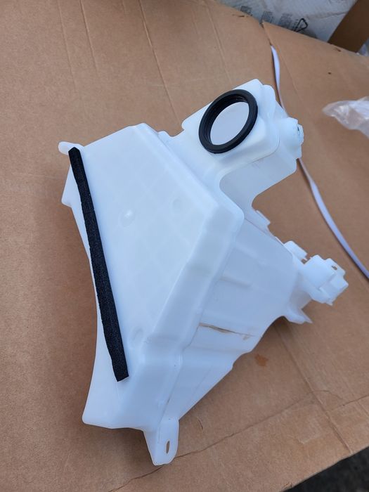 Бочек омывателя Prado 150