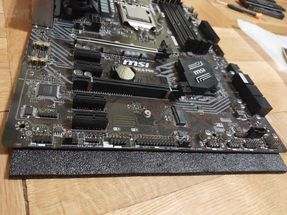 Intel Core I7 9700K + MSI Z390-A Pro