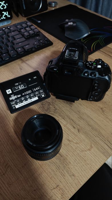 Nikon D5600 в хорошем состоянии