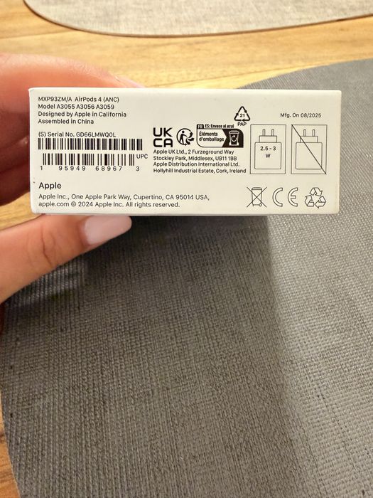 Vand casti airpods 4 ANC ,cumparte in 27 martie 2026 din altex