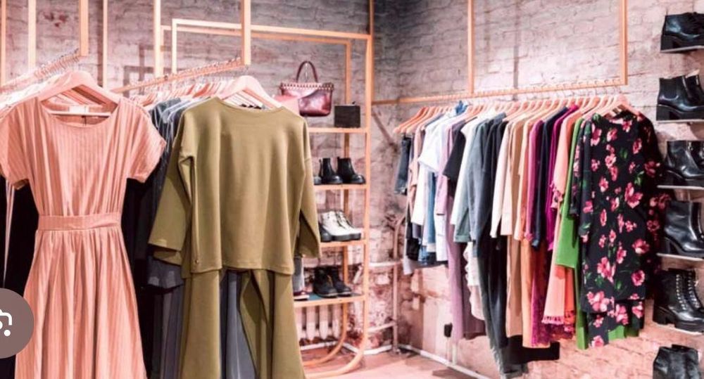 Отдам женскую одежду бесплатно