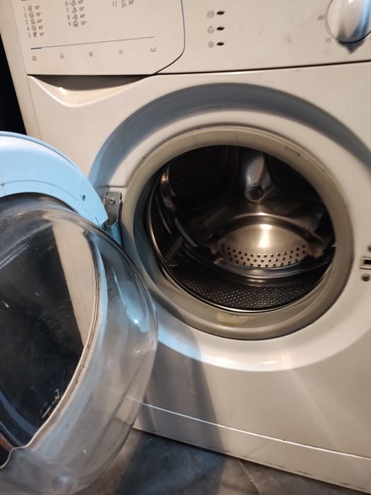 Пералня Indesit.