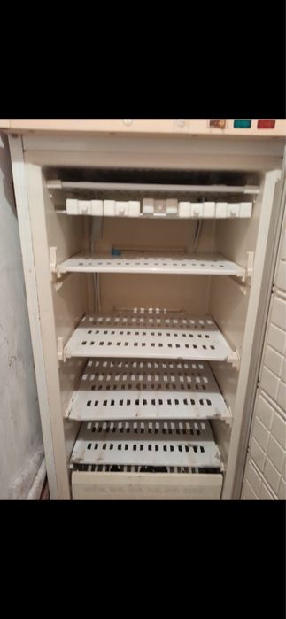 Продам морозильник.