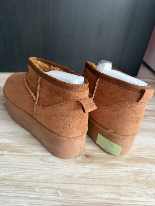 Ghete noi cu eticheta