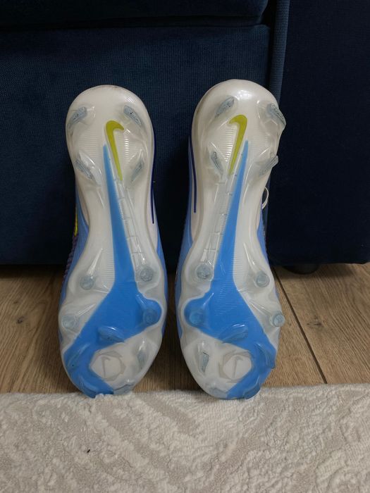 Бутсы Nike Phantom б/у в хорошем состоянии