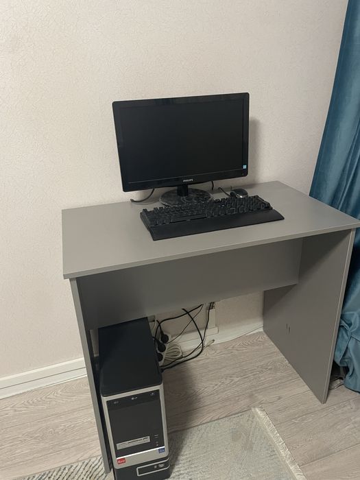 Продам стол серого цвета