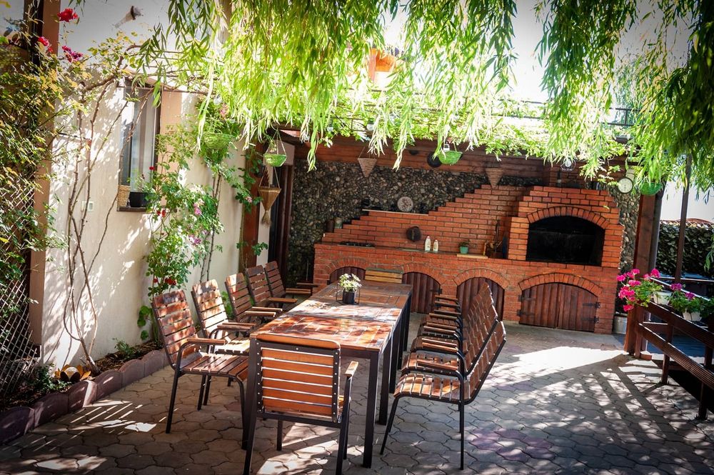 Vand pensiune  14 camere,in Dubova