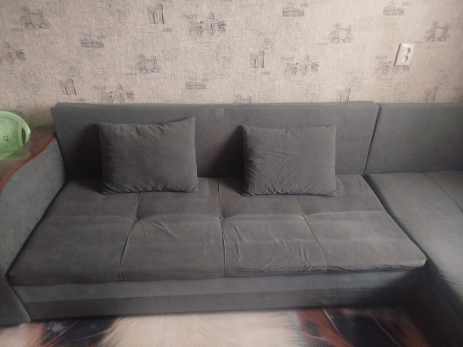 Продам диван для гостиной