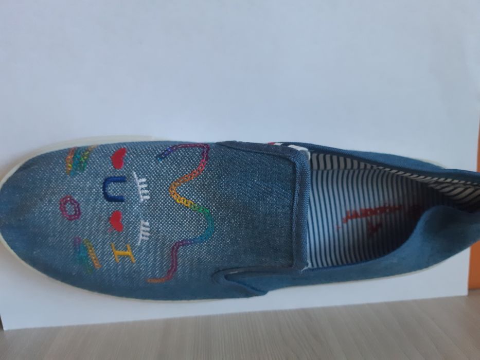 Продам новые макасы. Сандали.