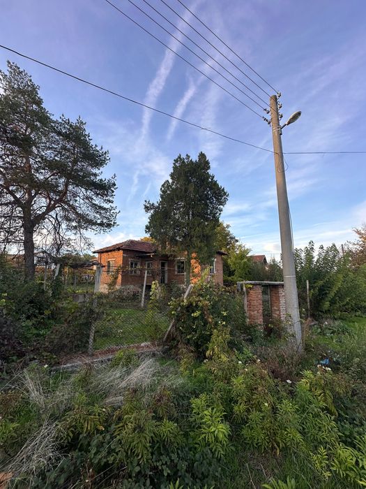 Къща с Двор 850кв