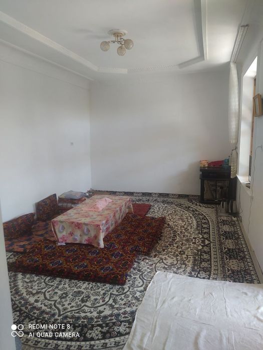 Uy sotiladi fayzli hovli srochna 5 xona oshxona 2ta tuvalet 2 ta homom