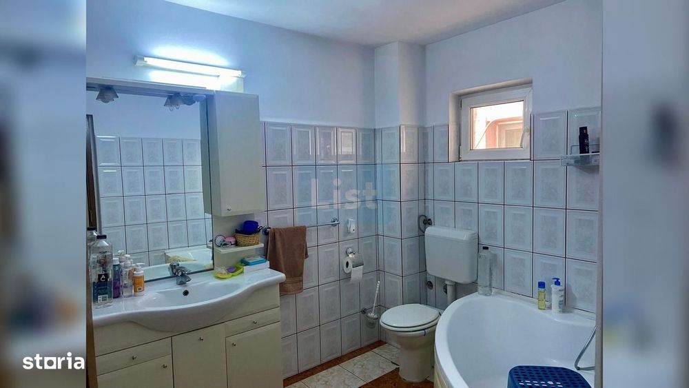 Casă 8 camere în Coiciu | 2 bucătării | 3 băi | Parcare 2-3 mașini