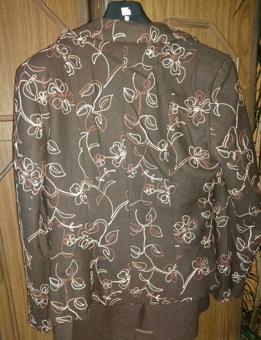 Costum de dama cu fusta