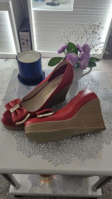 Vând pantofi piele noi marime 39