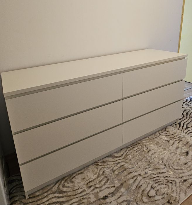 Vând comodă cu sertare nouă