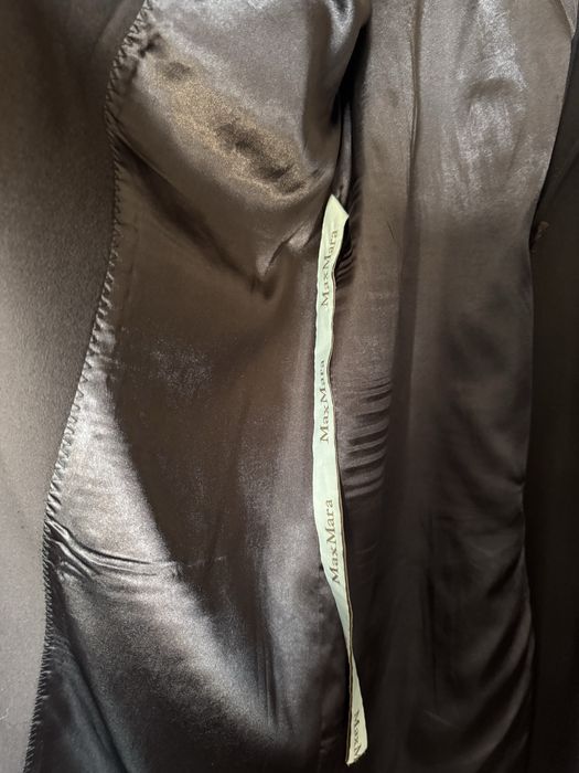 Палто на Max Mara в модерния за сезона кафяв цвят