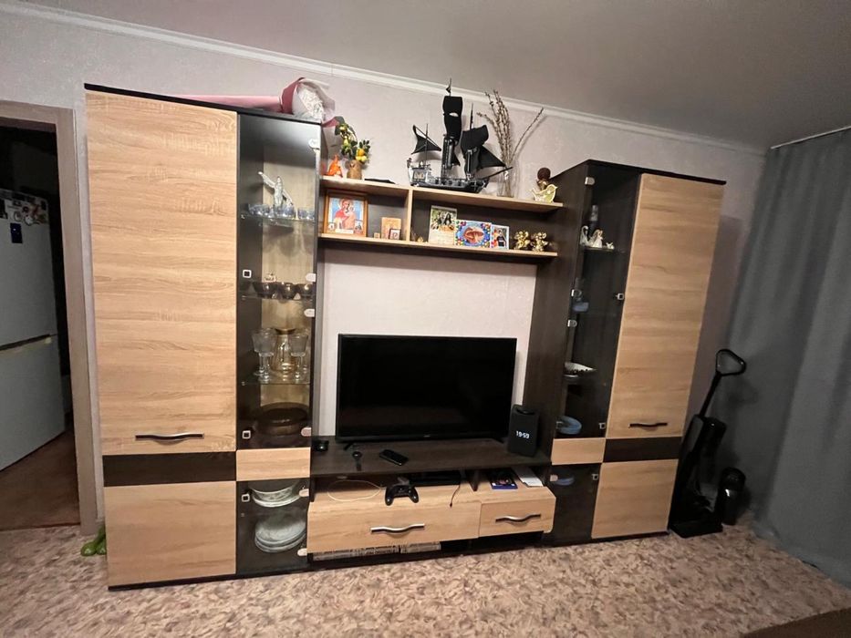 Продам горку для гостинной