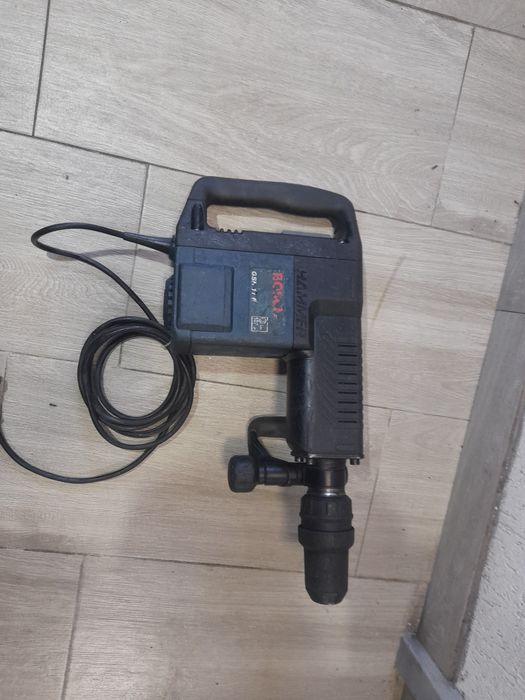 Hammer Bosch GSH 11 E
Putere 1500 wați
23 J 
SDS Max
Funcționează foar