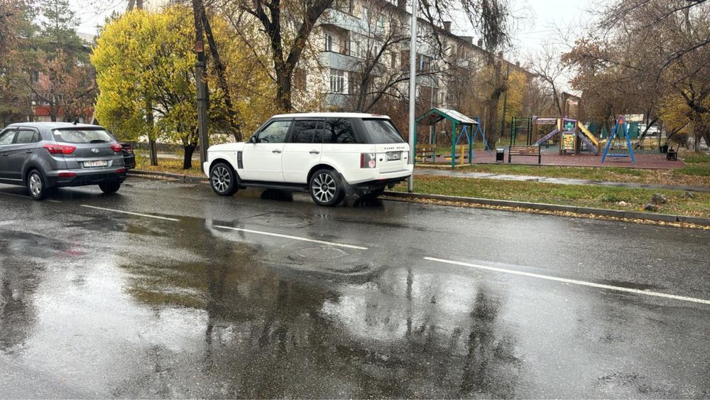 Транспориное средво автомобиль джип