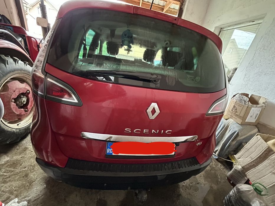 Vând sau schimb Renault Scenic 3, 1.6dCI, 130CP, 2012 cu o mașină pe benzină an 2015+