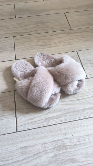 Пухени чехли от агнешка кожа 36