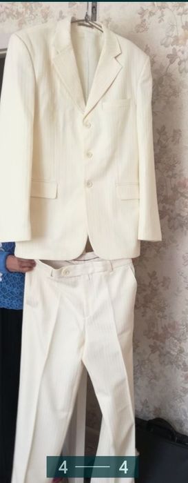 Мужской белый костюм двойка
