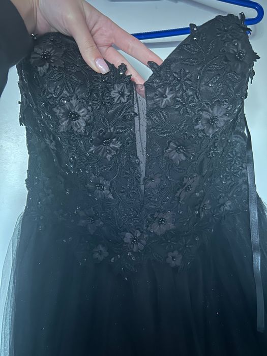 Черна бална рокля