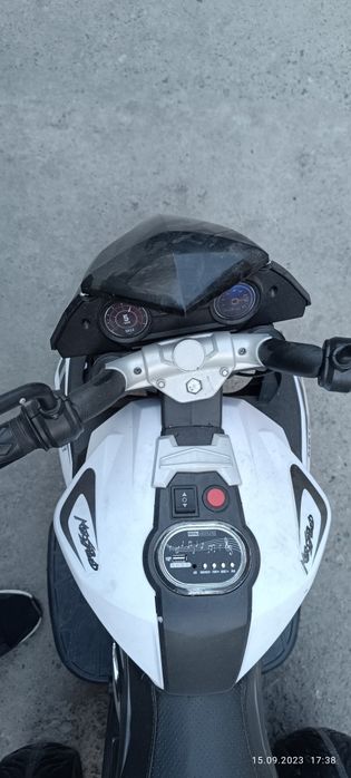 Детский матоцыкал на зарядке