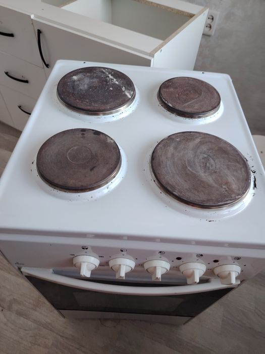 Продам плиту электрическую.