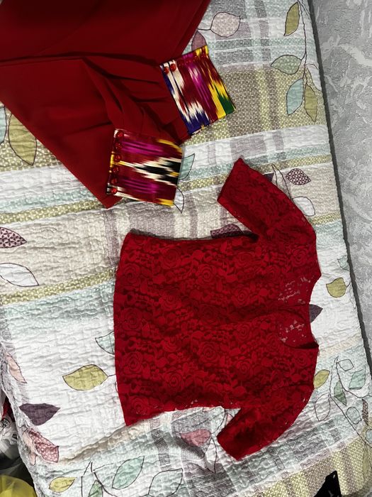 Платье из атласа один раз одевали