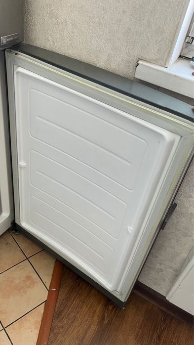 Продам Холодильник LG