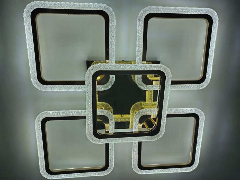 Продам новую люстру