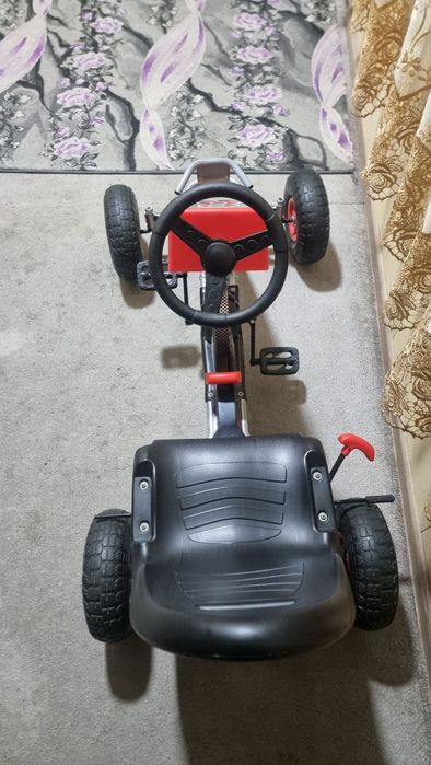 Детский автомобиль