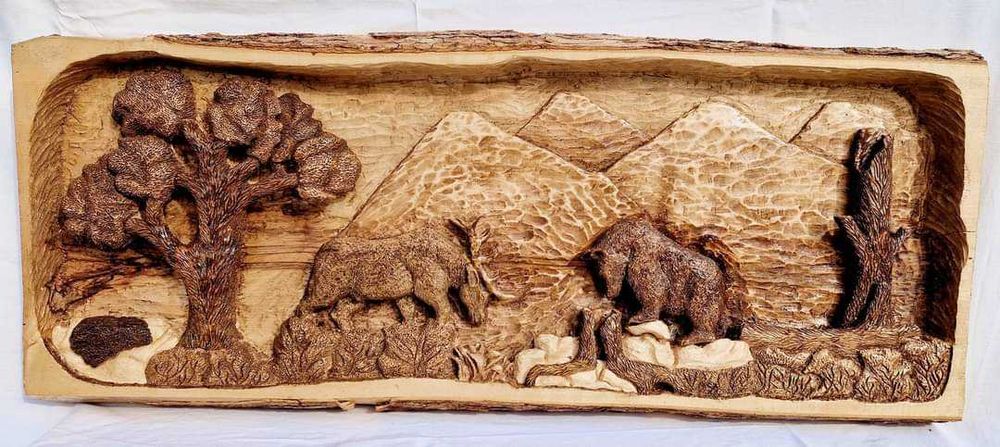 Sculptură manuală in lemn.
