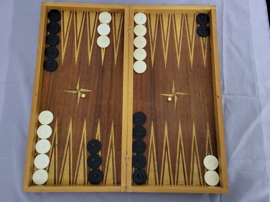 #10 Стар сгъваем дървен шах с табла