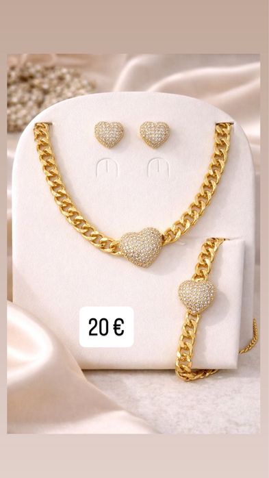 Дамски комплекти - колиета, обеци и гривни