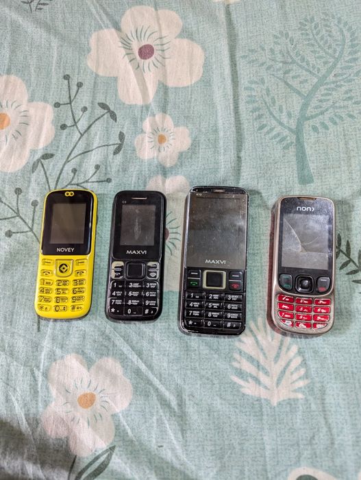 Telefonlar sotiladi yoki obmen arzon J1 ace, novey-banana, maxvi c3,