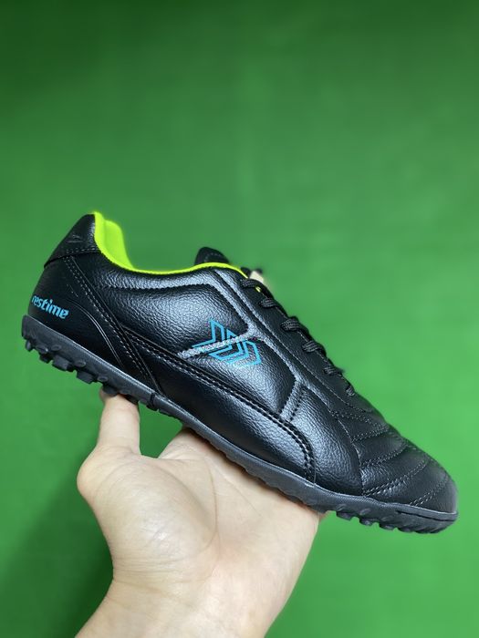 Футзалка,зальник,сороконожка.