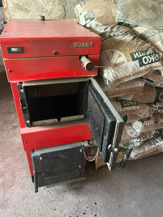 Котел BURNIT на дърва и пелети