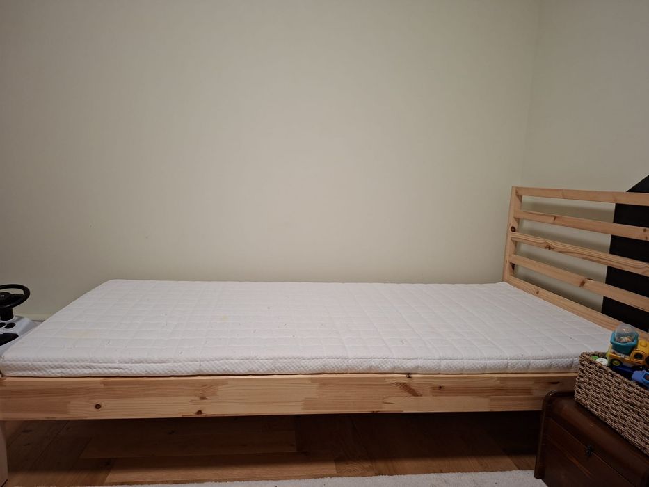 Cadru pat, somiera si saltea IKEA