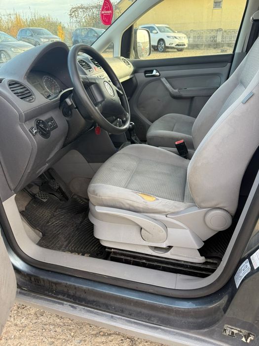 Vând caddy 16.benzina+GPL toate actele sunt la zi