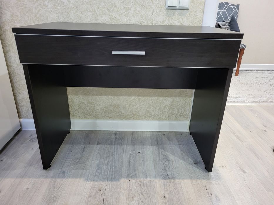 Шкаф и туалетный столик