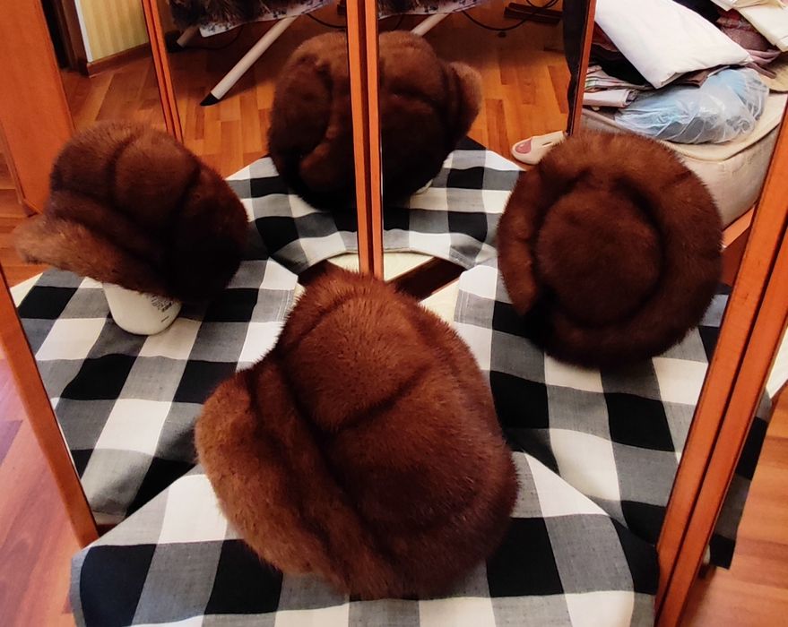 Продам женские шапки б/у