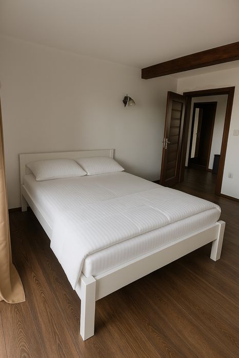 Cabană de închiriat / tabara copii cu piscina